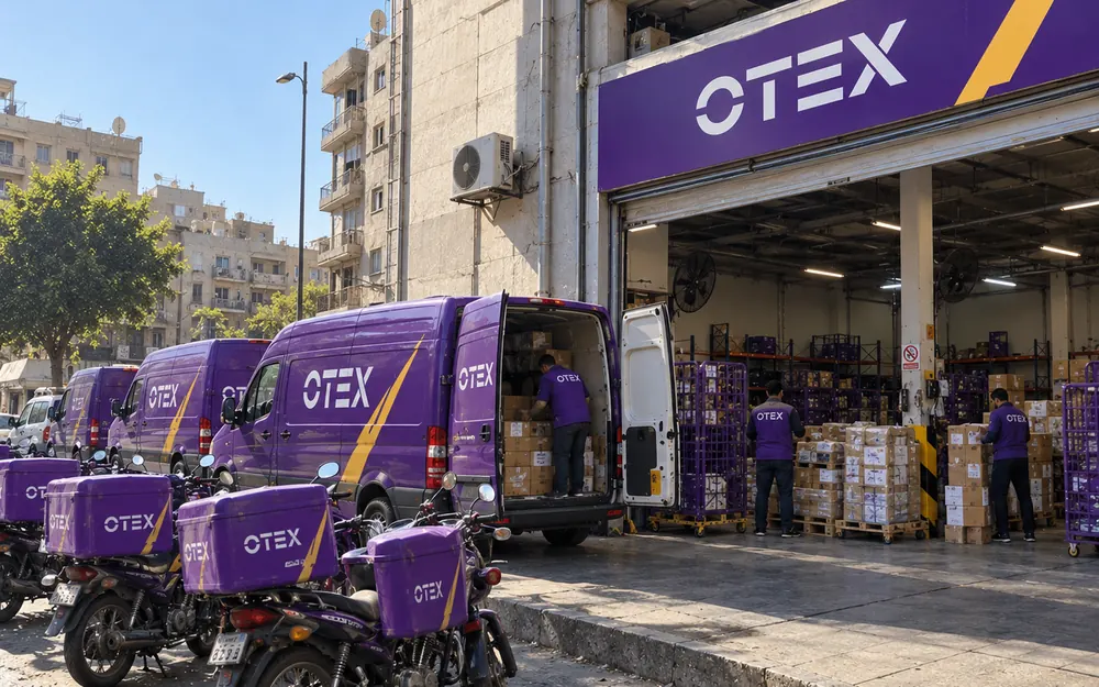 فرع OTEX وأسطول التوصيل أمامه